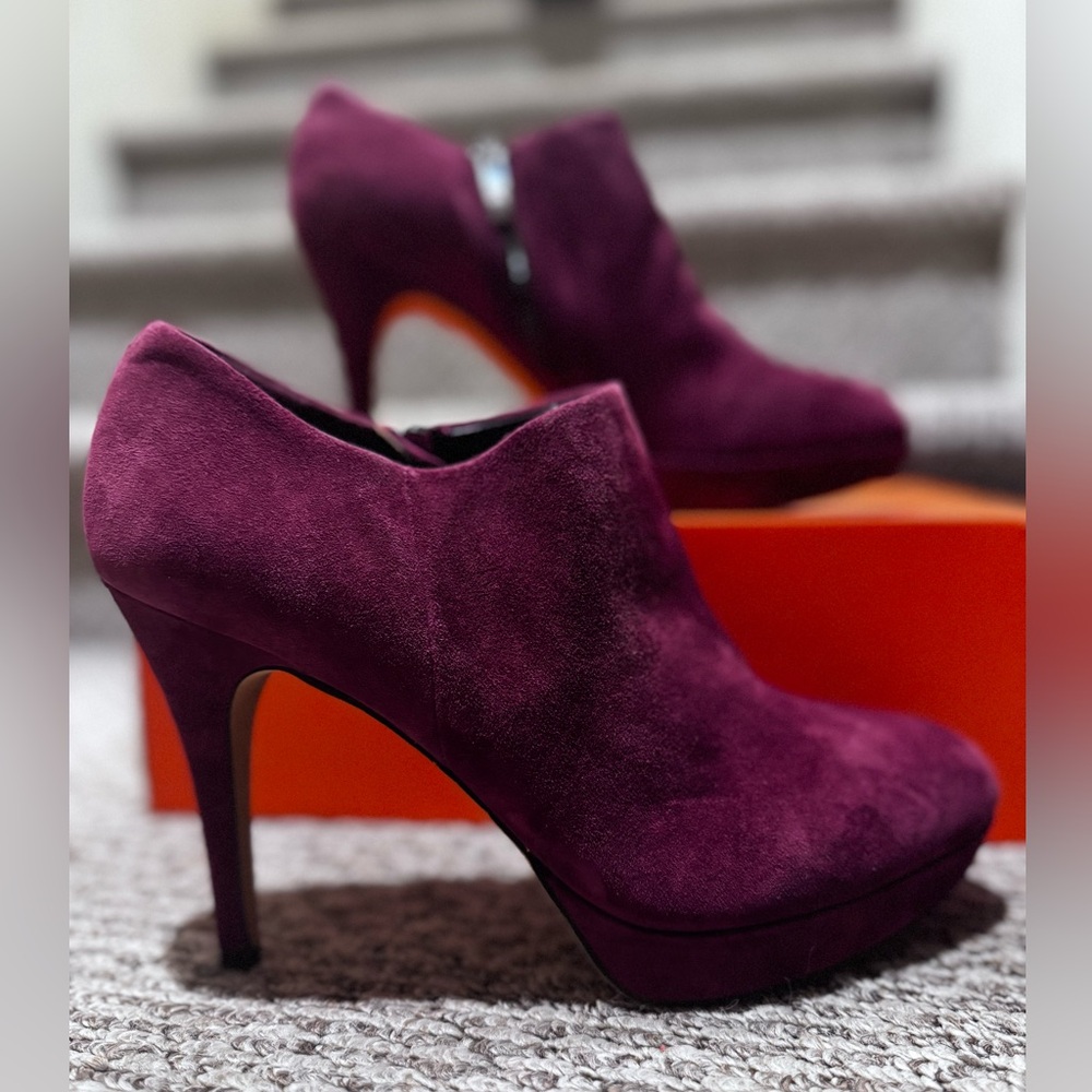 BRAND NEW Vince Camuto Burgundy Suede Elvin bootie SIZE 9M